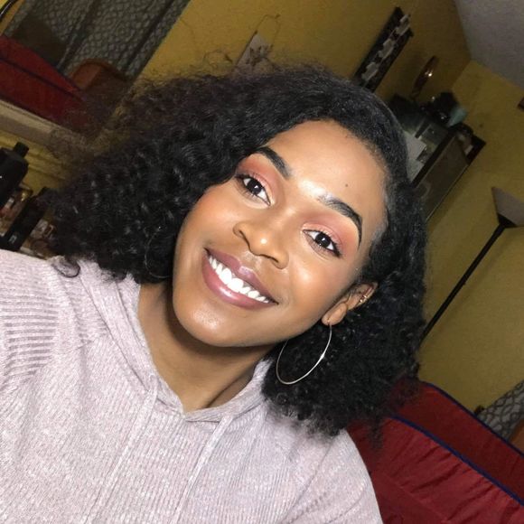 Meet your Posher, Raquel - Picture 1 of 1